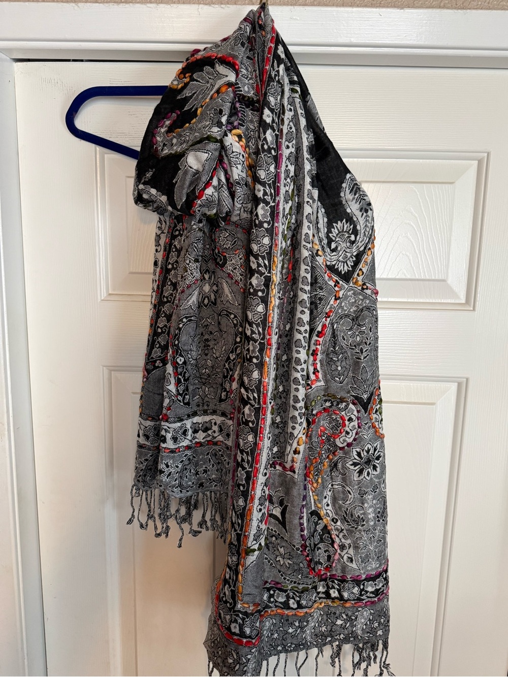 RAJ ANTHROPOLOGY INFINITI SCARF PAISLEY BLACK WITH GREY